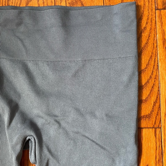 Gray biker shorts - Picture 2 of 10